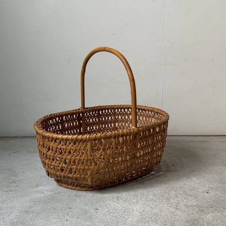 竹編みの市場籠 幅約35cm ワンハンドルの竹籠 市場籠 野菜籠 洗い籠 足高 手仕事 竹工芸品 美品