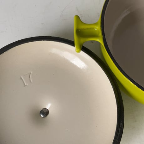 Le Creuset  ル・クルーゼ   ”Mama”シリーズ  ココットロンド 17 ママシリーズ  オールドルクルーゼ フランス ヴィンテージ  箱フラッシャー側面シール有り デッドストック