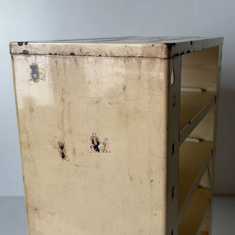 MARVEL マーベル社製 ミニスチール棚 1970年代 ヴィンテージツール 工具 鉄棚 飾り棚 小型スチール棚 小さい棚 オフホワイト