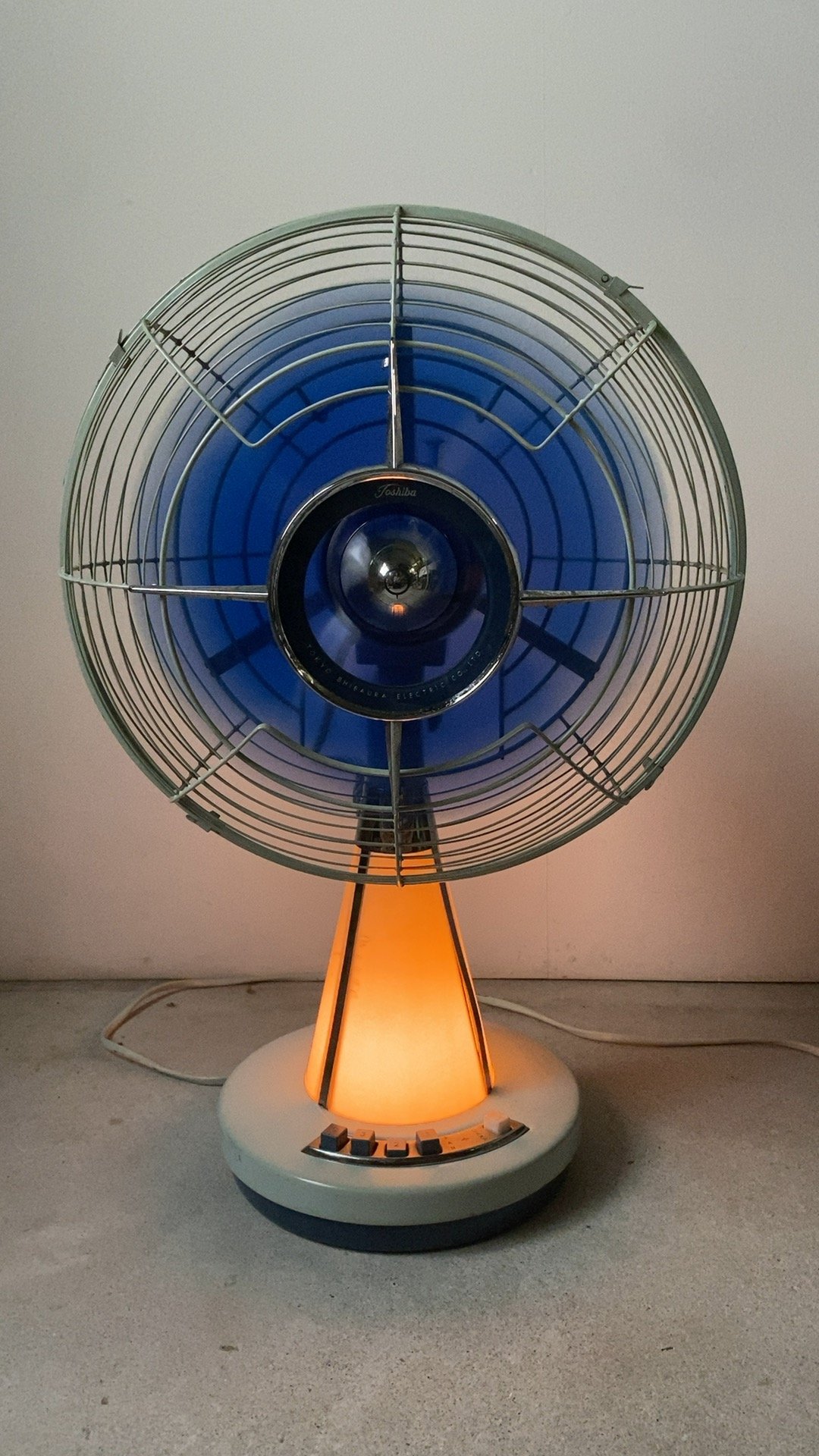 Toshiba 東芝 東京芝浦電気 ヴィンテージ扇風機 ランプ付き 一 Toshiba 東芝 東京芝浦電気 ヴィンテージ扇風機 ランプ付き 一