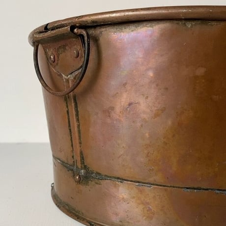 古い銅の桶    双耳 持ち手付 銅器  幅約32cm 銅工芸 手仕事 洗面器 水受け ガーデニング 花器 ポットカバー 土桶 工芸品 エイジング良好