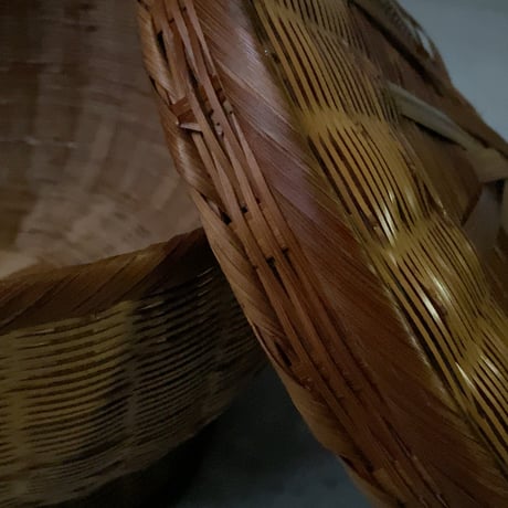 古い竹編の飯籠  めしかご  蓋付き竹籠 幅約31cm わずかな目飛びはあるもののコンディション良好