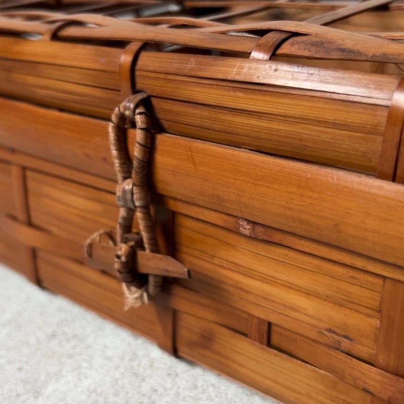 古い蓋付き竹編ボックス ひしぎ編み 蓋格子編み 楔ロック鍵付き 工芸品