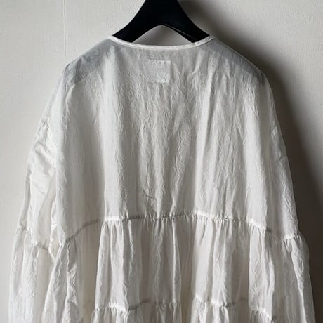 (g)  グラム　ティアードブラウス  キャッチワッシャー加工 バンドカラータックチュニック  フリル ギャザー　コットン100% ホワイト  中古美品