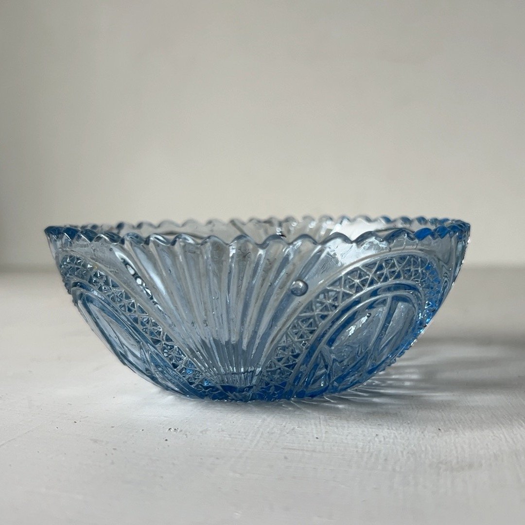 ガラス皿　アンティーク アンティーク プレスガラス デザート深皿 直径約11.5cm 小鉢 レース