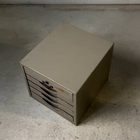 Plus No50  ヴィンテージ スチール小引き出し 5杯  1杯鍵あり 古い事務用品 日本製 良品