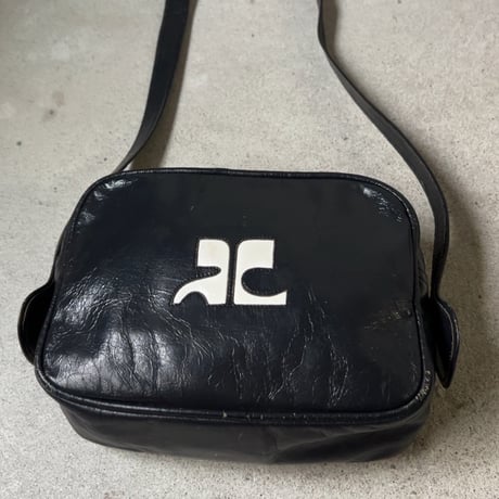Courreges クレージュ  70sオールドクレージュ ミニショルダーバッグ カメラバッグ ダークネイビー レザー ビッグロゴ 中古良品