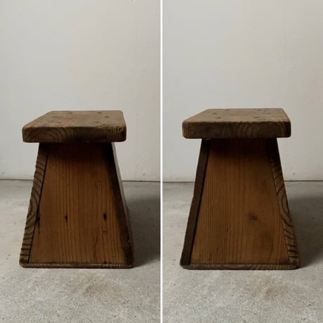 昭和期 木製穴無し古い踏台  杉材無垢  小さめ 台形 箱型 踏み台 ヴィンテージステップ  ナチュラル素材  作業椅子 花台 美品