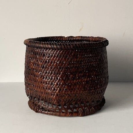 明治期 古い茶碗かご 30cm  濃い飴色にヤケた麻の葉編み竹籠  足付き水切りカゴ  古民藝 古民具  アンティーク編み籠  メンテナンス済