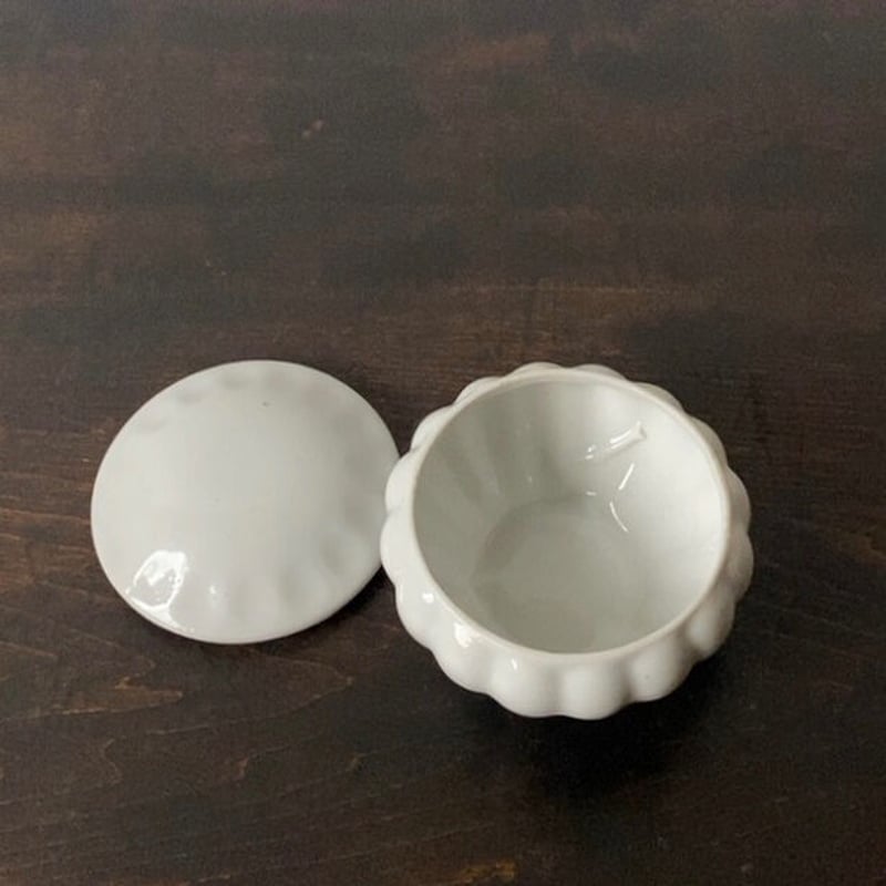 【骨董美品】白い陶器　蓋付き キャニスター アンティーク 陶器 小物入れ 昭和初期 レトロ 陶製