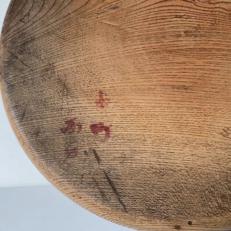 欅  くり抜き 丸盆  木製  無垢材  33.5cm  木のお盆  トレー  木工品 工芸品  美エイジング  ヴィンテージフォークアート  アンティークキッチンツール
