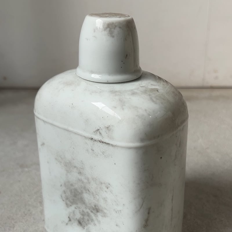 戦前 戦中 白磁の水筒 耳無し 東京レッテル 渡辺謹製 ねじ込み蓋 金属