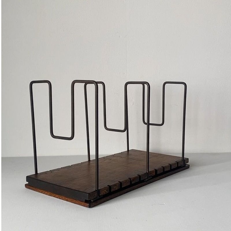 古い本立て 100年級の楢無垢材と3本スチールのブックスタンド 大正