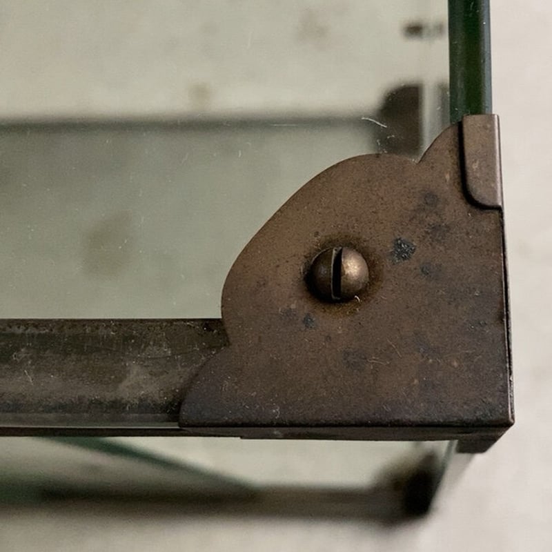 アンティーク　ガラスショーケース　グリーンガラス　３段ケース アンティークガラスショーケースグリーンガラス3段ケース