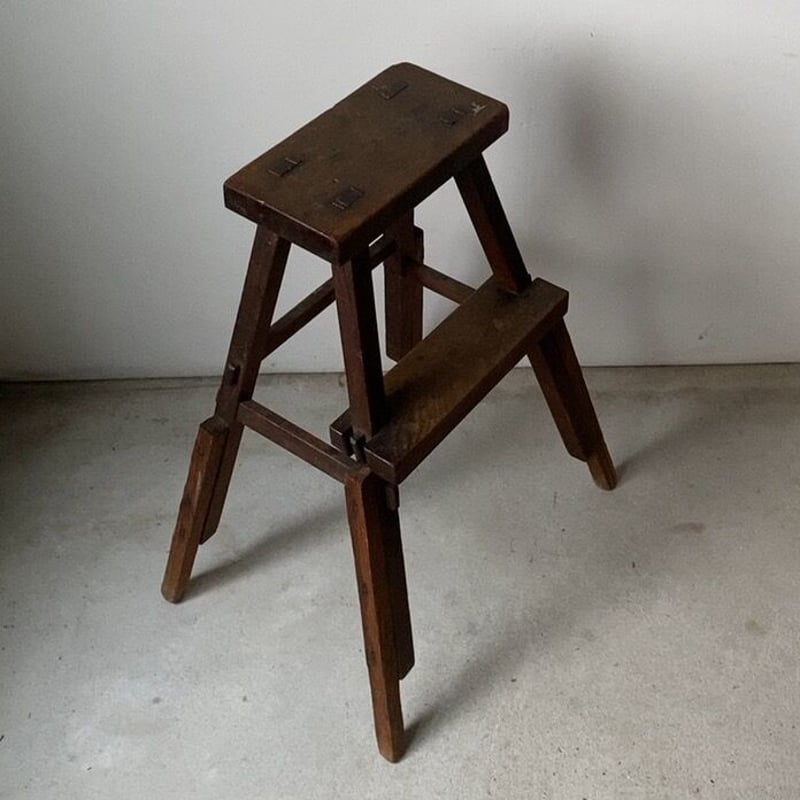 古い木の踏み台　ステップ台　収納付花台　木製スツール 踏み台 高さ47cm ステップ台 天然木 木製 オーク材 スツール 腰掛 （ 2