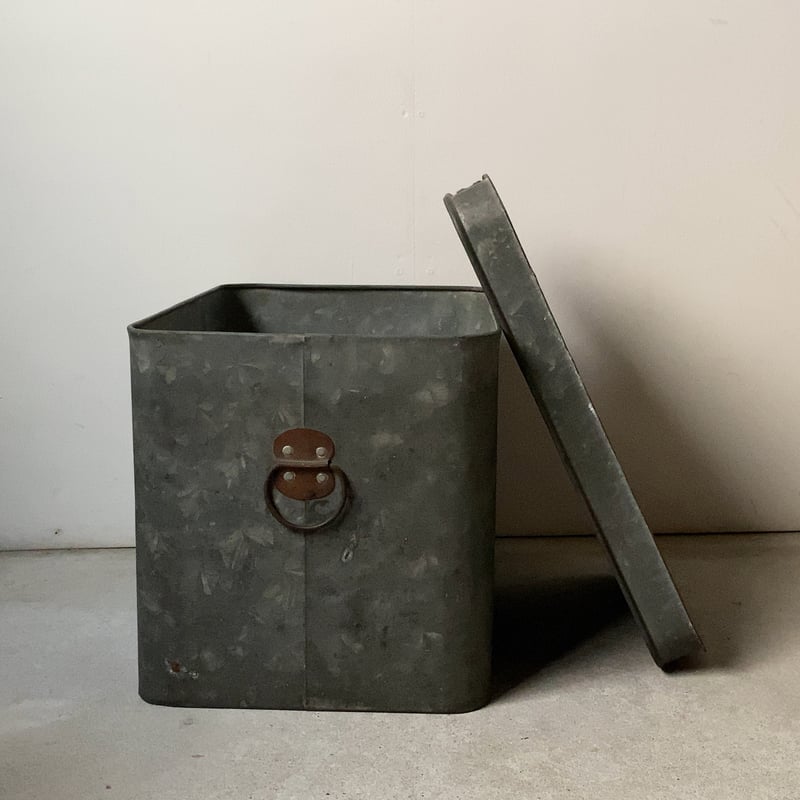 古いブリキの箱 蓋付き 持手付き ヴィンテージツールボックス ストック