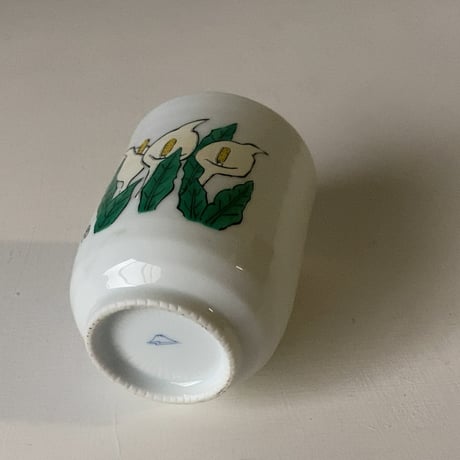 深川製 六花亭の湯呑と紙袋2点(大小) 坂本直行 さかもと なおゆき 画家 作  ミズバショウ 花の絵  深川製磁 富士流水のマーク  オールド深川 北海道名菓