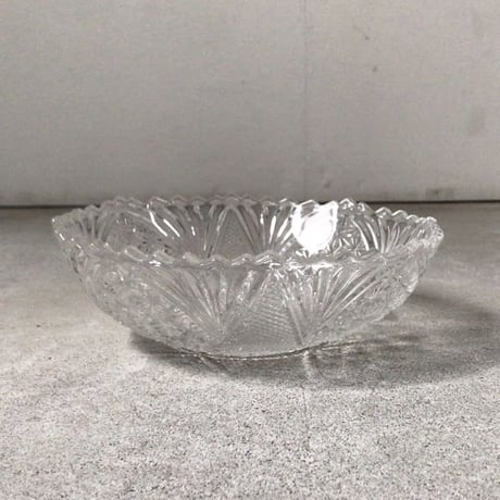 大正〜昭和期  古いプレスガラス  20cmの大鉢  花紋様  素麺器 フルーツ盛り鉢 気泡 プレスによるバリ  アンティークガラス  無傷完品