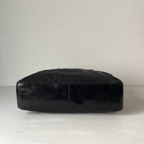 90s VINTAGE PRADA ナイロン/ガラスレザー コンビ 小さめトートバッグ 型押しエンボスロゴ 軽量トートバッグ シンプルデザイン　オールドプラダ 中古良品