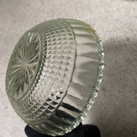 アンティークプレスガラス デザート深皿2客セット 花紋様 輪花縁 古いガラス器 小鉢 昭和初期 アイスクリーム かき氷 デザート皿