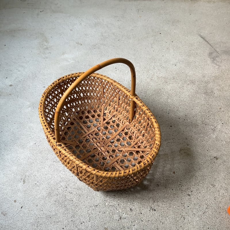 竹編みの市場籠 幅約35cm ワンハンドルの竹籠 市場籠 野菜籠 洗い籠 足