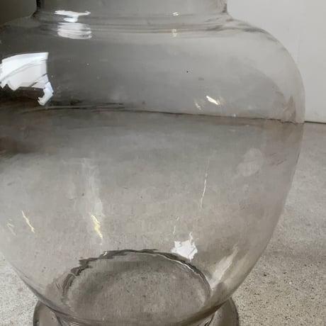 アンティーク大型ガラスポット 高さ31cm苺型古い硝子の保存瓶 硝子瓶 ガラス瓶 花器 金魚鉢 ベタ鉢 メダカ鉢 大正期 吹きガラス  ゆらゆら気泡ガラス 地球瓶