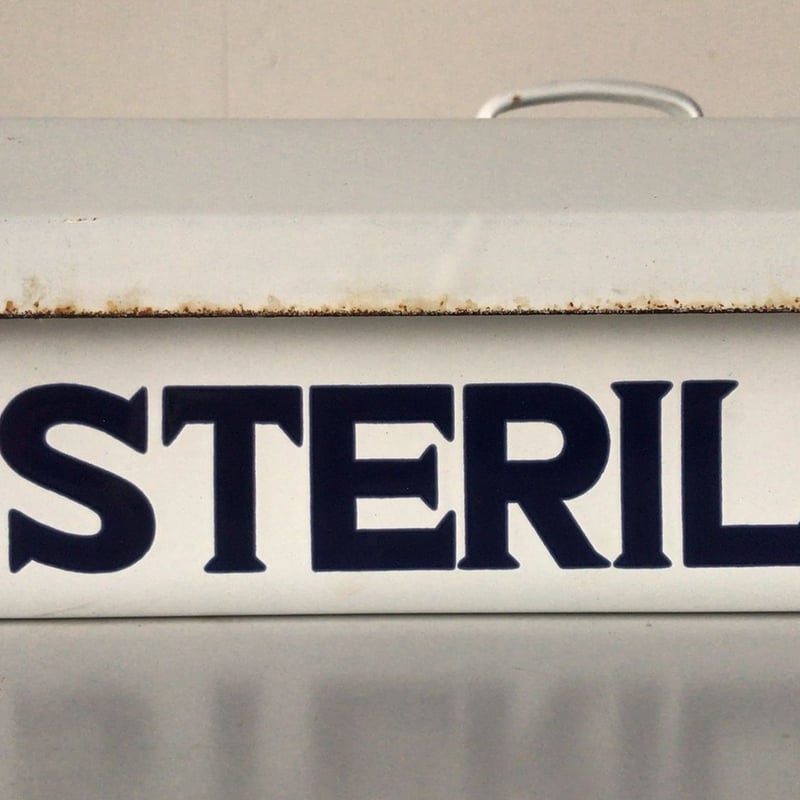 ホーロー蓋付き滅菌ケース sterilizer/消毒器 ロゴ入り 琺瑯 道具箱