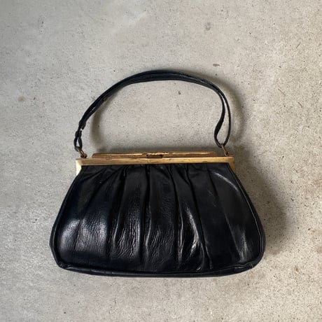 ヴィンテージ パーティバッグ  ブラックレザー/真鍮がま口  ギャザーデザイン ストラップは2way仕様  50s60s 中古良品