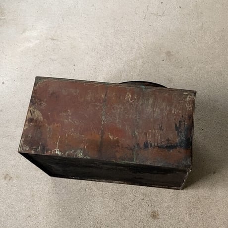 変わった形の古い蓋付銅器 幅約31cm 炭入れ 道具箱や花器としても雰囲気良好 ヴィンテージツール 古銅 古道具