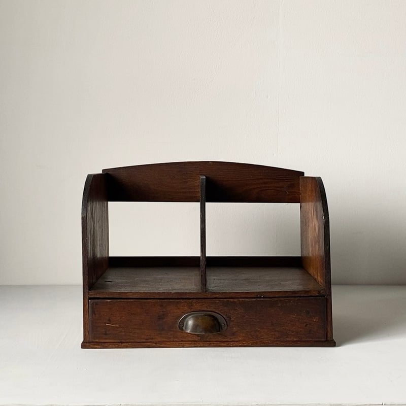 昭和アンティーク　本棚　木製家具　引き出し　アンティーク　蚤の市　ブックスタンド 古い引出し本立て 1杯引出し1枚仕切 木製無垢材＋銅金具 昭和2年