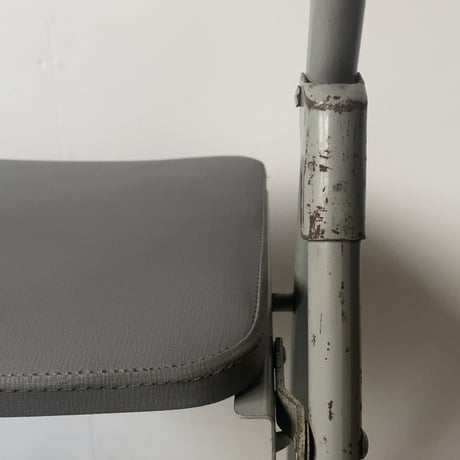 古い折り畳み椅子  1950-1960年代 ヴィンテージ フォールディングチェア ライトグレー 工業製品 インダストリアル 良品