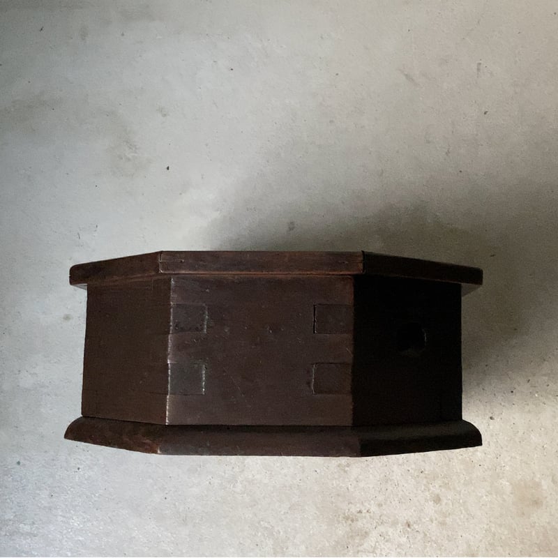 明治〜大正期 八角木製火鉢受け トロトロ黒ヤケ 古材 花器受け 明治〜大正期 八角木製火鉢受け トロトロ黒ヤケ 古材 花器受け