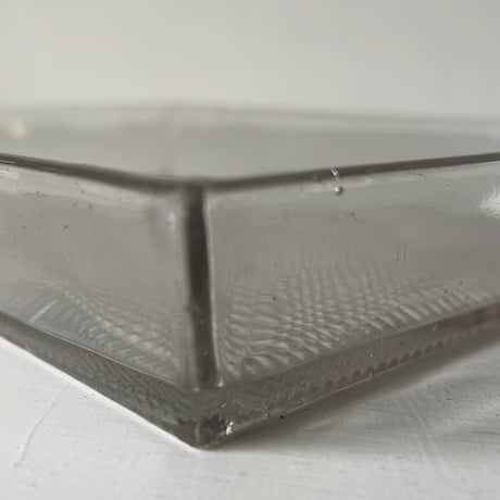 アンティーク プレスガラス スクエアトレー 幅約20cm 角皿 古硝子パッド  クリアカラー  大正期 レトロ食器 ヴィンテージ食器 気泡ガラス フルーツ皿 デザート皿 美品範疇