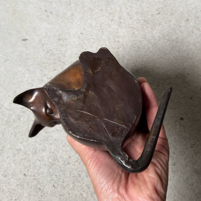 ビンテージ　猫　銅製　ブロンズ像　置物　インテリア　工芸品　美術品　A3264 ブロンズ猫像 ヴィンテージドール 古い銅の猫 置物 しとやかな猫