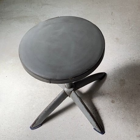 A :  KOKUYO オールドコクヨ  古いコクヨの丸椅子  ヴィンテージ スチール スツール  回転椅子 事務椅子 作業椅子 鉄脚 旧ロゴ レトロ 家具