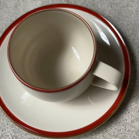 名古屋陶芸 カップ＆ソーサー　ボルドーと金彩のシンプルデザイン ハンドペイント  ヴィンテージコーヒーカップ 美品  1客の価格(ストック3客有)