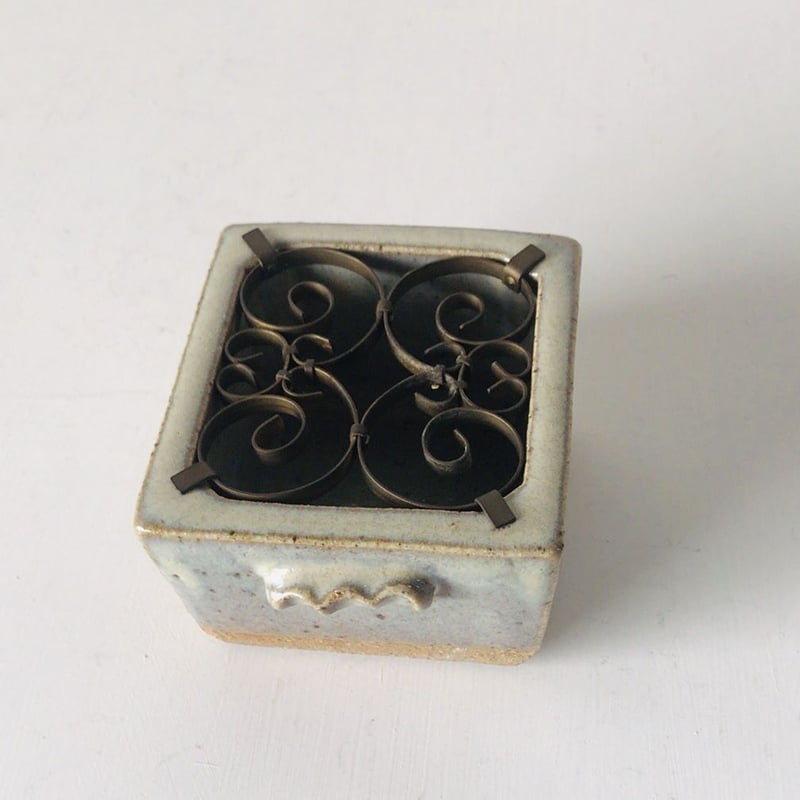 会津本郷焼 鰊(ニシン)鉢型灰皿 灰釉 民藝 枡鉢 美品 | GobaTools