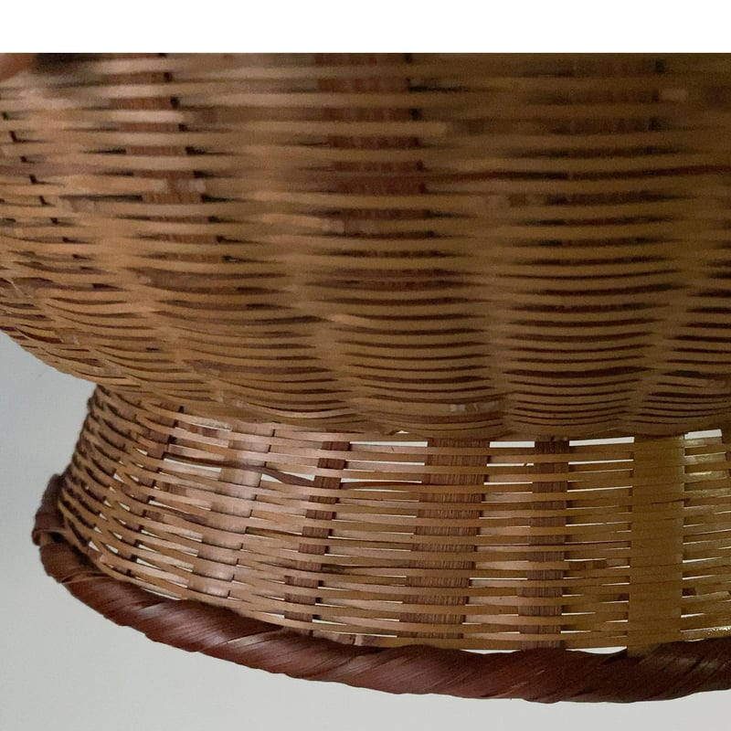 古い竹編の飯籠 めしかご 蓋付き竹籠 幅約31cm わずかな目飛びはある 古い竹編の飯籠 めしかご 蓋付き竹籠 幅約31cm わずかな目飛びはある