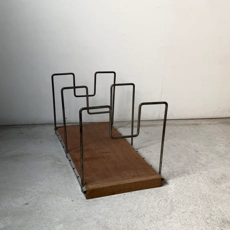 古い卓上ブックスタンド 木とスチールの本立て 昭和期 ヴィンテージブックシェルフ 本棚 美品