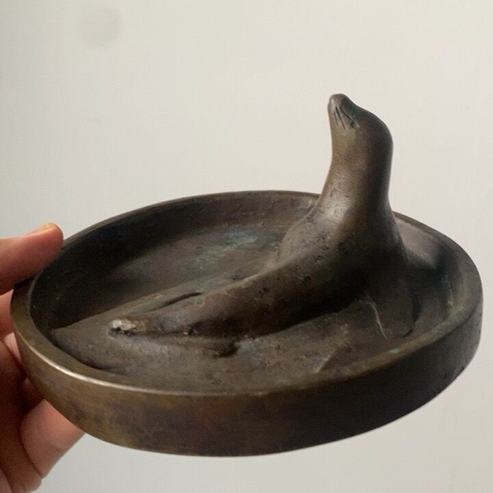 古いブロンズのアザラシモチーフトレイ(トレー) 灰皿 土屋陽三郎