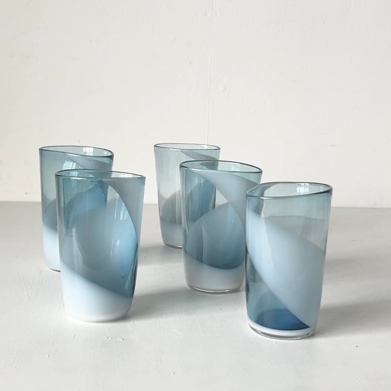 日本の古い硝子ピッチャーとグラス5個のセット ブルーグレーと白の