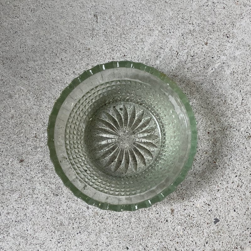 アンティークプレスガラス デザート深皿2客セット 花紋様 輪花縁