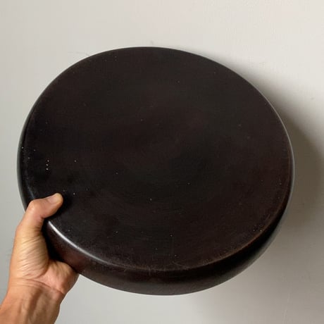 古い木製くり抜き盆 黒々とし鈍い艶感 木製トレー 34.5cm お盆 木工品 肉厚 素地 工芸品 民藝 ヴィンテージトレー 完品