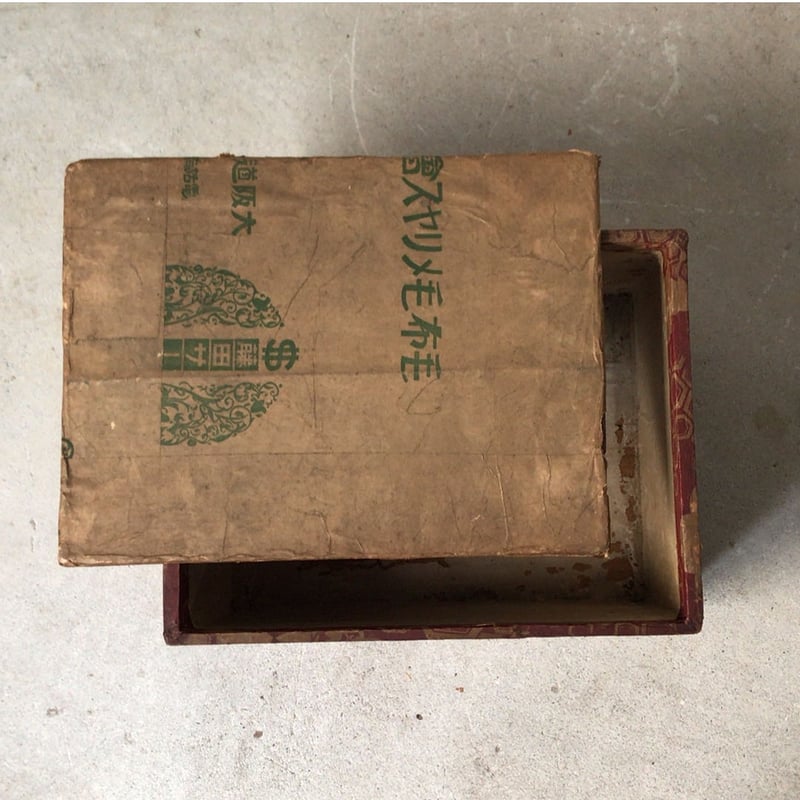 資生堂アンティーク木箱　／当時物　希少　戦前／右横書き アンティーク木箱 戦前 包装紙 貼紙 木箱 蓋付き 「欧米各国菓子」など