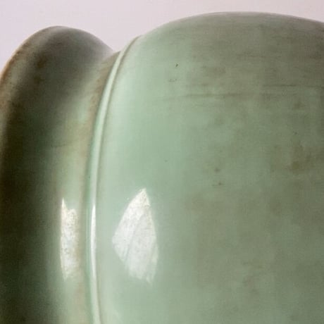 古い半胴甕 幅30.5cm  伊万里 染付青磁 水差 青磁釉 目跡 古作   メダカ鉢 金魚鉢 睡蓮鉢 ビオトープ 水栽培 瓶  完品