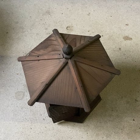 古い木製の小屋 六角御堂 ミニお堂 仏像庫 明治 大正 古木工品 楔 古仏具 希少 珍品