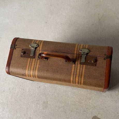 アンティークトランク 琥珀ハンドル ライン紋様 マスタード/ダークベージュ ヴィンテージ小型トランク 38cm 状態良好 鍵無し