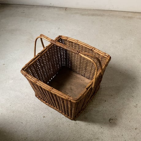 古い竹編みの持手籠  ワンハンドルバスケット 炭斗(すみとり) 茶道具 炭取 烏府(うふ) アンティーク花器 花籠