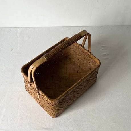 古い竹編みの持手付 茶籠   小さめ持手籠  柳行李 編み籠 手作り 古道具 ジャパンヴィンテージ