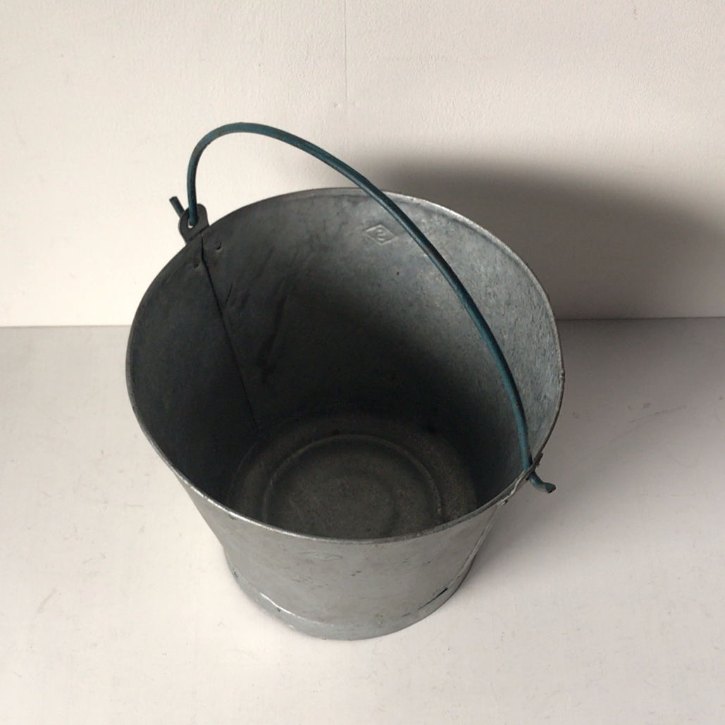 アンティーク 鉄製 バケツ 切り抜き ヴィンテージ アンティーク 鉄製 バケツ 切り抜き ヴィンテージ
